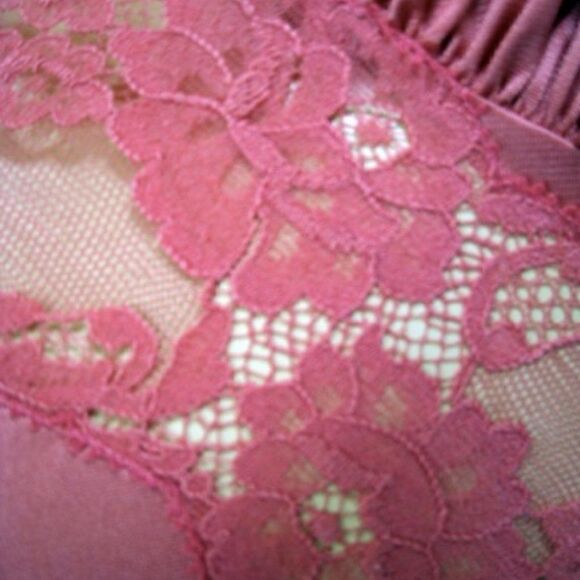 VANITY FAIR ROSE NYLON LACE SEXY LONG NIGHTGOWN 32 - Picture 5 of 7